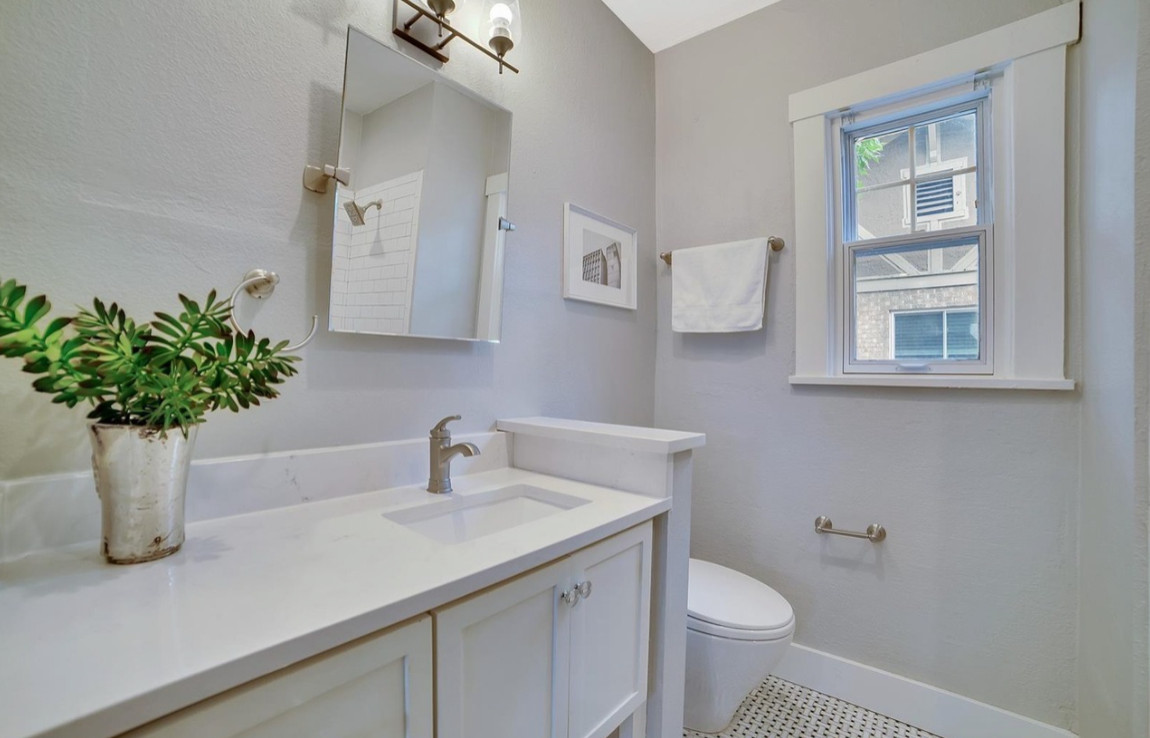 Bathrooms 8